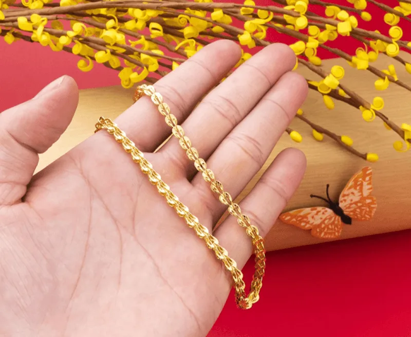 Vàng 18k trong giấc mơ là biểu tượng của sự cân bằng và giá trị bản thân.