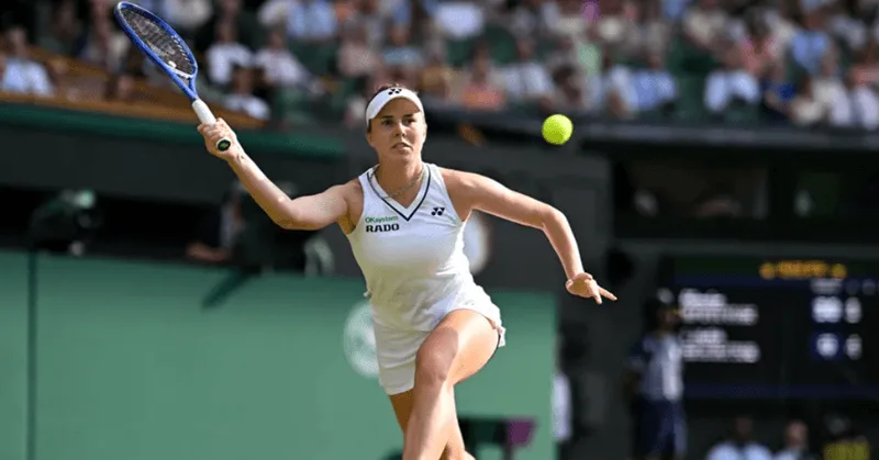 Hệ thống mái che di động hiện đại giúp các trận đấu tại Wimbledon diễn ra liên tục, bất chấp thời tiết.