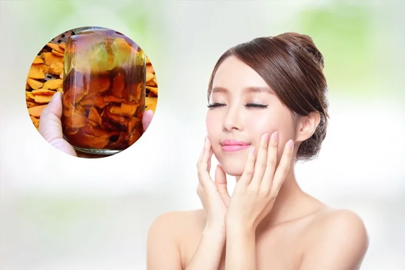 Nghệ tươi ngâm mật ong là phương pháp dân gian lành tính giúp làm mờ thâm nám hiệu quả.