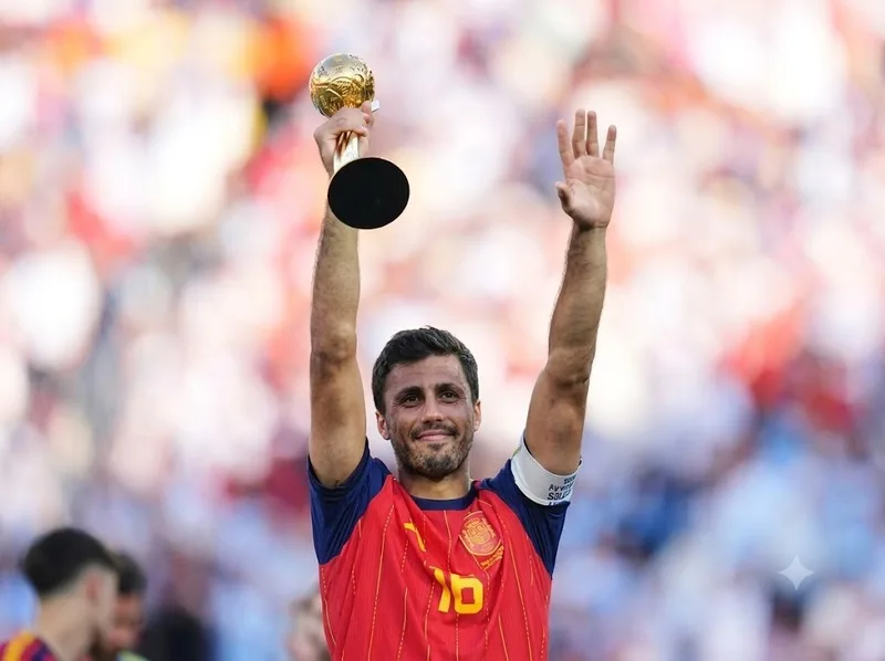 Rodri nhận danh hiệu cá nhân sau màn trình diễn nổi bật tại World Cup.
