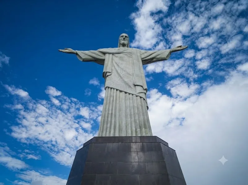 Kiến trúc Art Deco với đôi tay dang rộng tạo nên hình ảnh đặc trưng của Cristo Redentor.